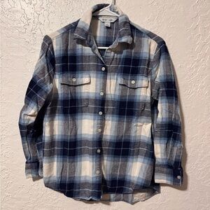 Old Navy "Boyfriend" plaid flannel shirt
Blue & White
Women’s size XS